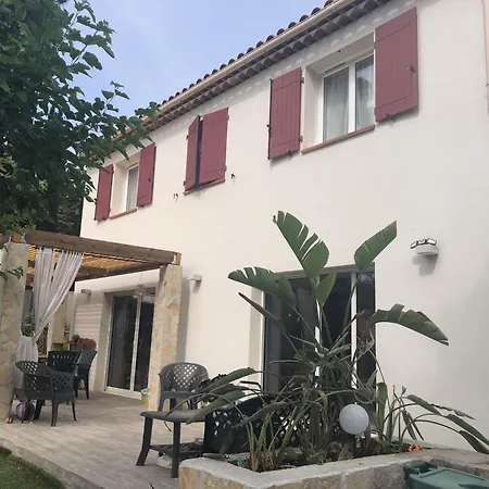 Bastide Provencale Familiale 12 Mn A Pieds